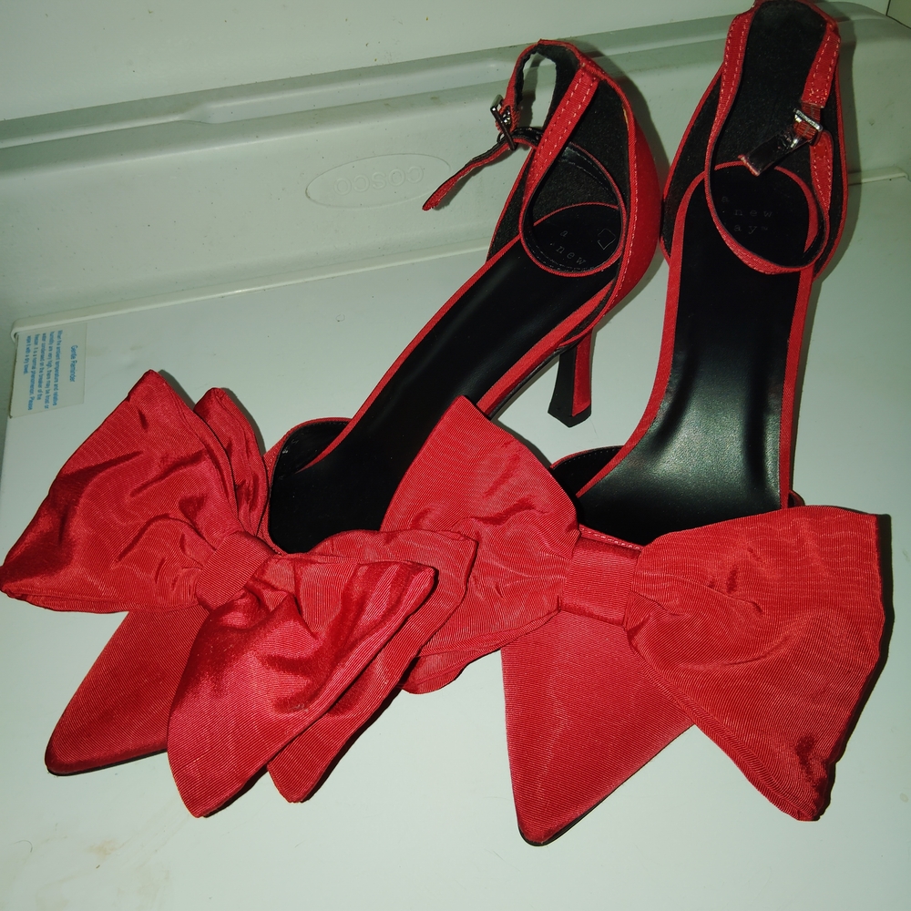 Elegant Red Bow Heels